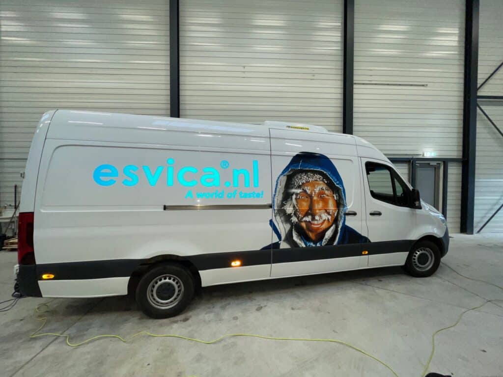 bus geplakt met reflecterende folie